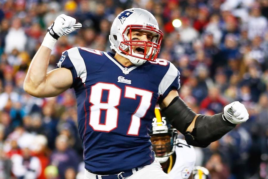 FOXBORO, MA - NOVEMBER 03:  Rob Gronkowski #87 of the New England Patriots reacts after a teammate missed a touchdown pass against the Pittsburgh Steelers in the first quarter at Gillette Stadium on November 3, 2013 in Foxboro, Massachusetts.  (Photo by Jared Wickerham/Getty Images)