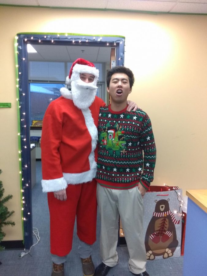 Senior Youta Adachi posed with Santa to kick off the holiday break