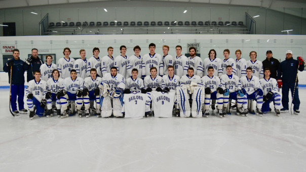 The 2019 SHS varsity hockey team 