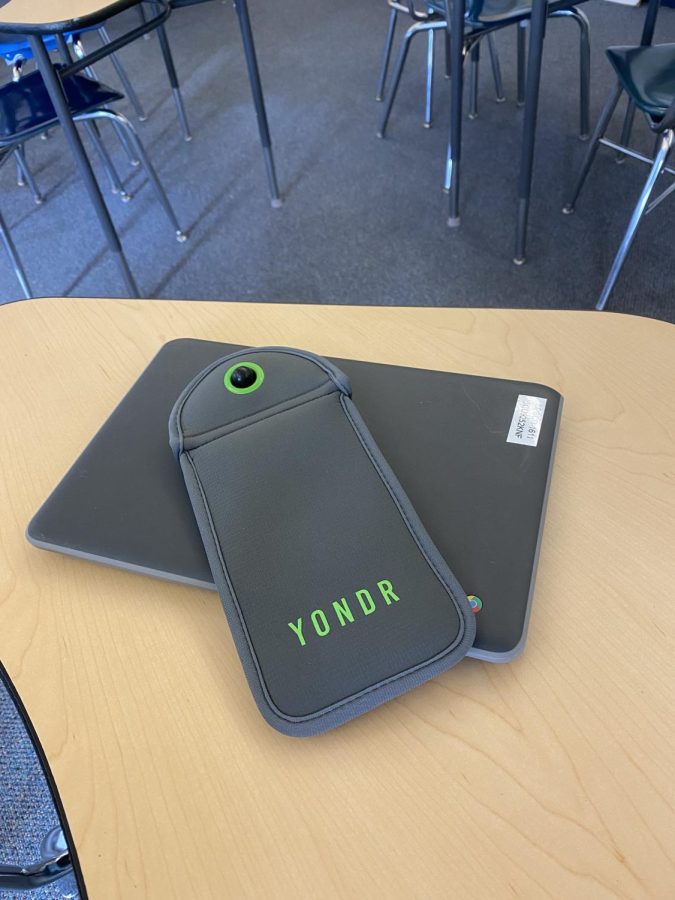Yondr+pouches+help+keep+students+focused+during+school