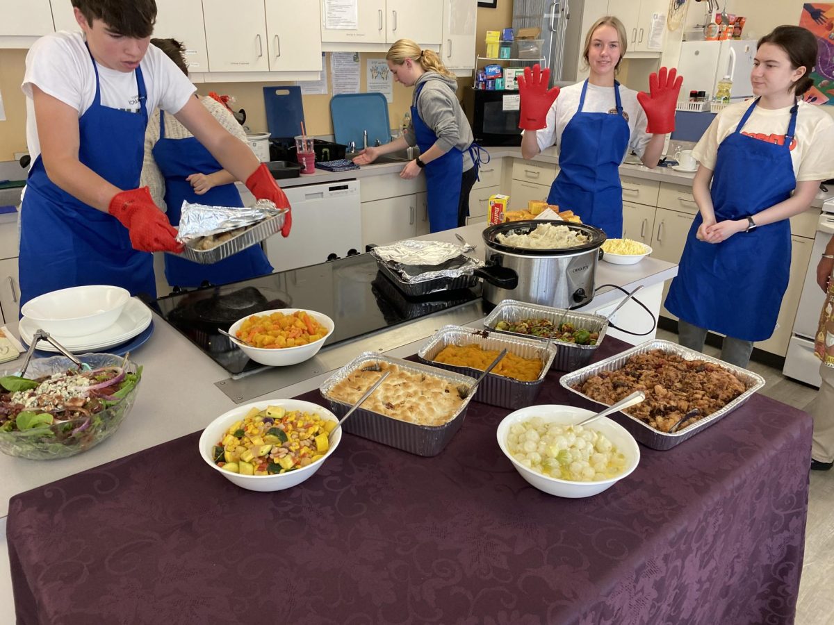 Brendan Whitman, Paige Bleckley, Nora Lindblom, and Alexandra Pacheco, members of Jennifer Wade-Bakers American Regional Cuisine Class, prepare their Thanksgiving feast on November 17th